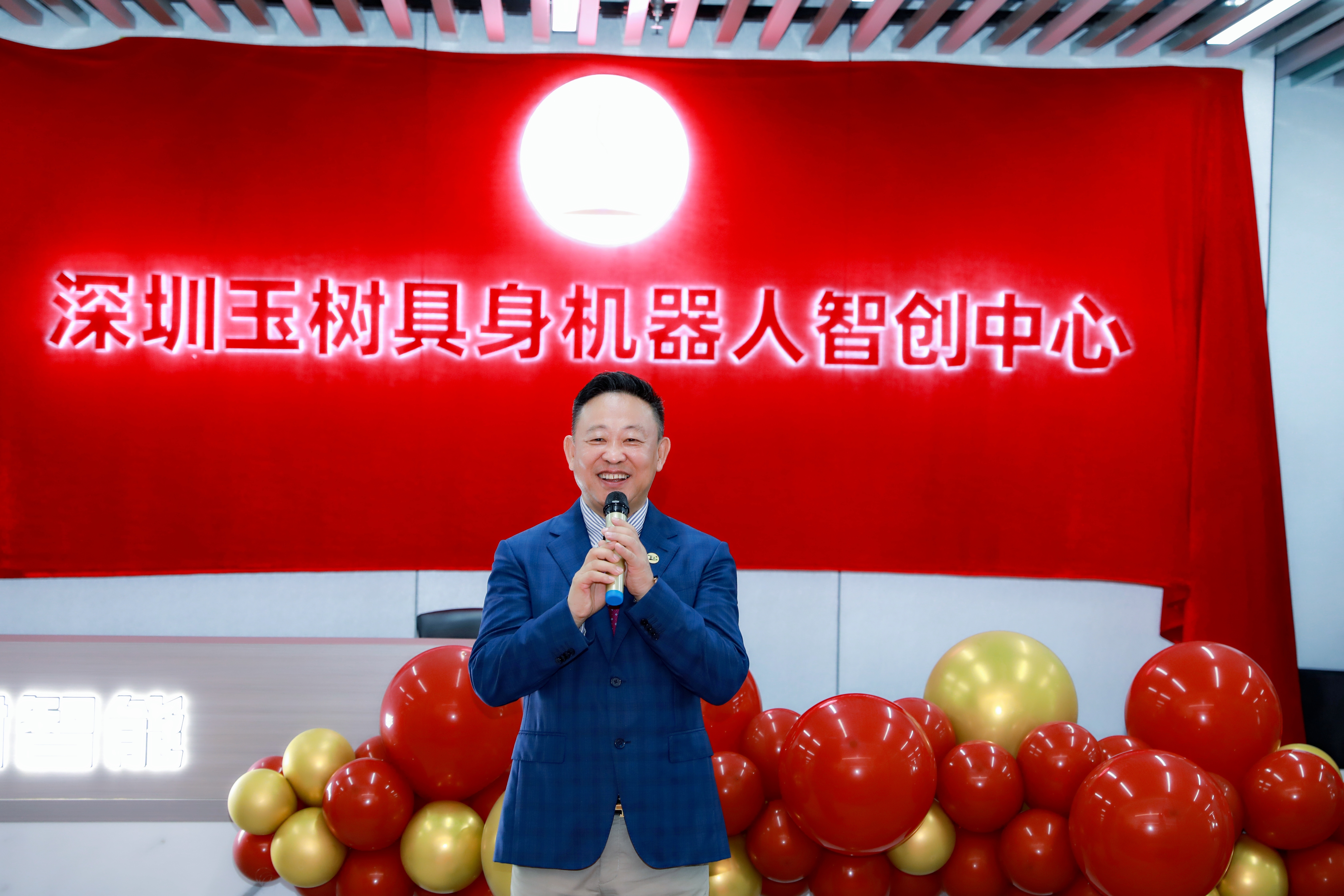 玉禾田新地標啟幕——玉禾田集團隆重舉行喬遷盛典暨智元機器人合作簽約儀式